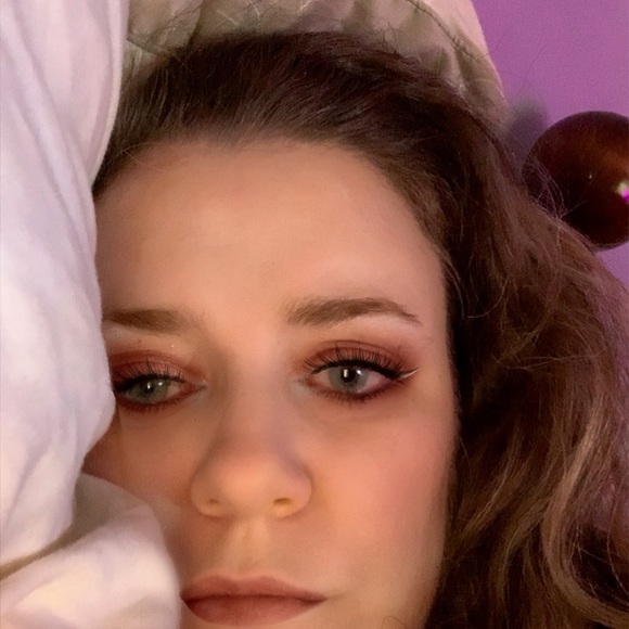 Meet your Posher, Jennifer - Picture 2 of 2